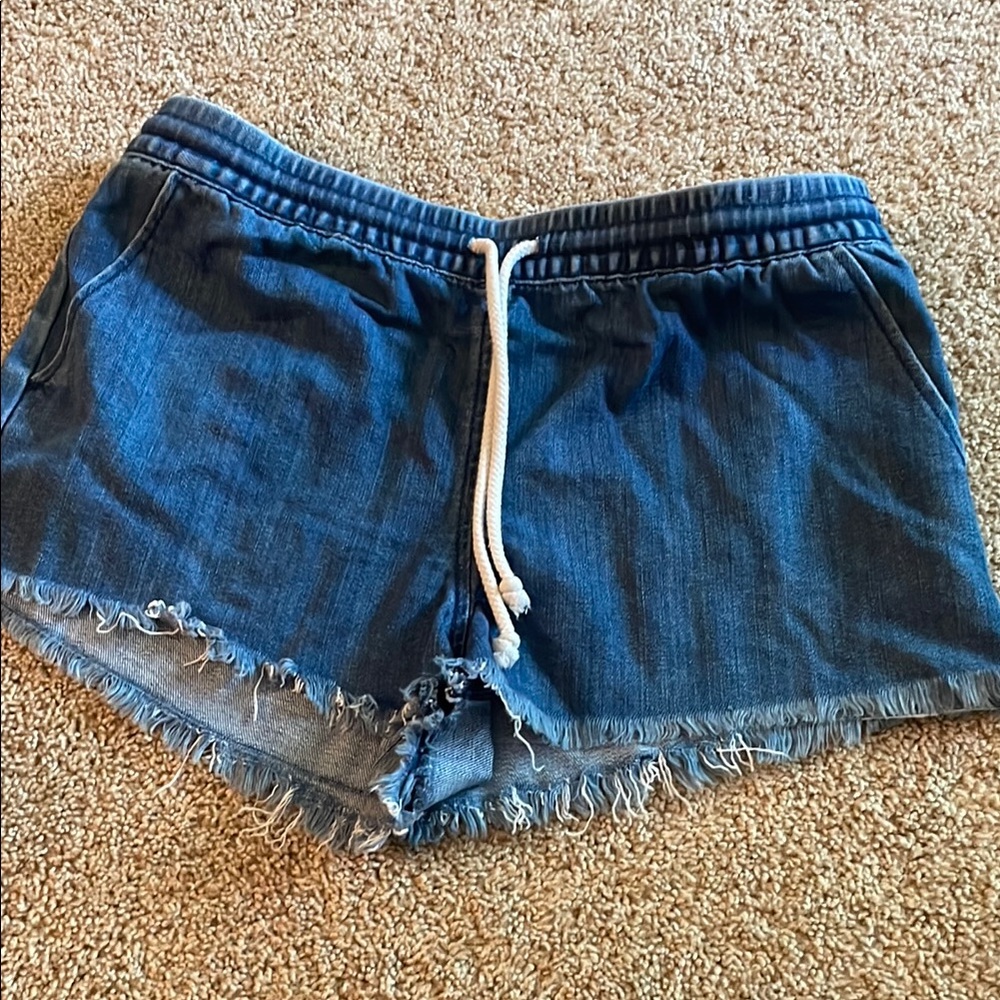 Aerie Blue Jean Pull On Shorts Distressed Hem Sz Small